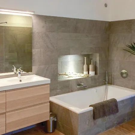 Casa vacanze Three-bedroom Holiday In Giens