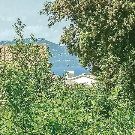 Three-bedroom Holiday In Giens