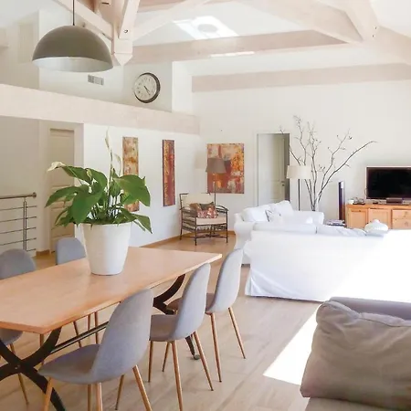 Three-bedroom Holiday In Giens