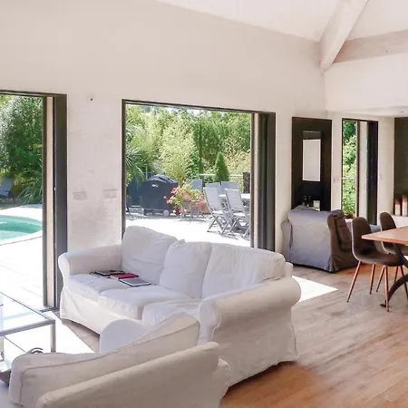 Three-bedroom Holiday In Giens *