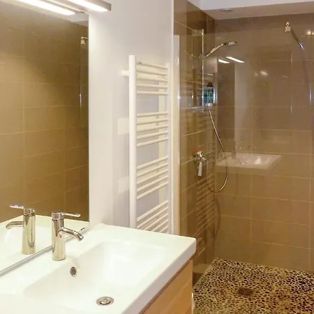 Three-bedroom Holiday In Giens Дом отдыха